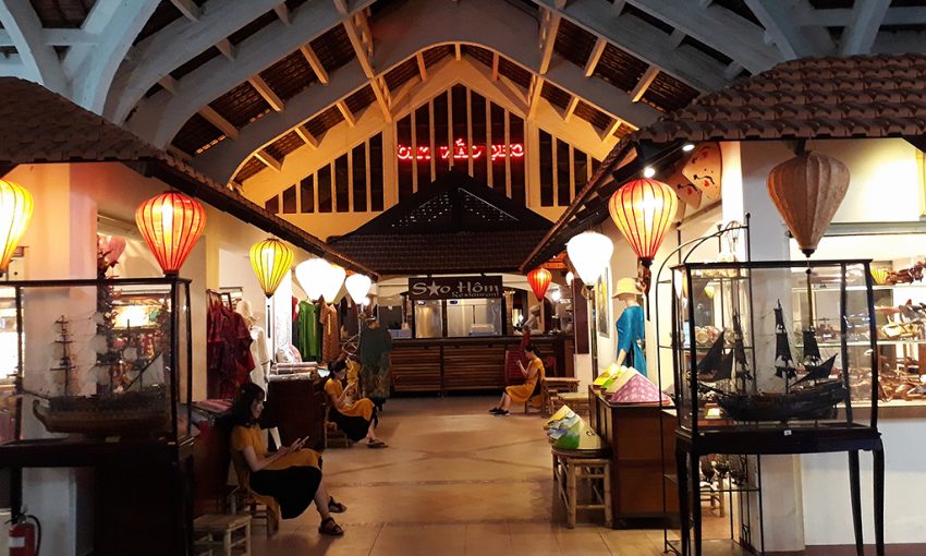 Bên trong Chợ cổ Cần Thơ