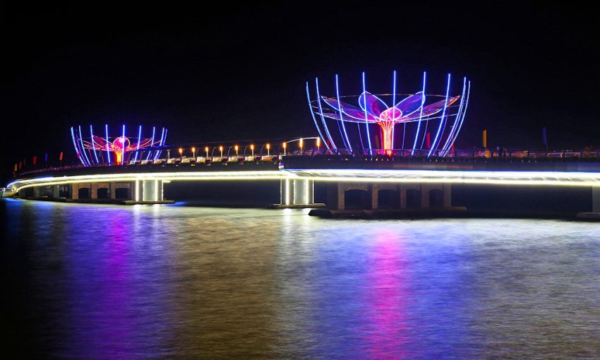 Cầu đi bộ Ninh Kiều, Cần Thơ về đêm