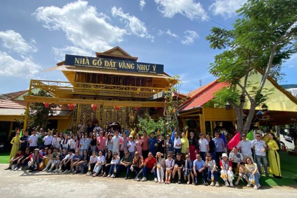 Nhà Gỗ Dát Vàng Như Ý - Cần Thơ
