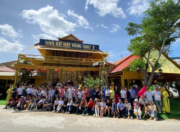 Nhà Gỗ Dát Vàng Như Ý - Cần Thơ