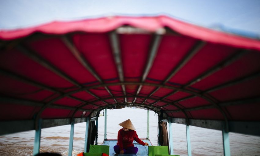 Phụ nữ lái tàu ở miền Tây