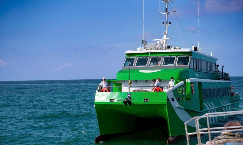 Tàu cao tốc Lightning 3